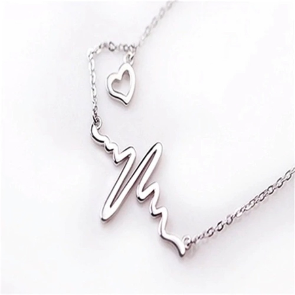 NEW!💙💎SWEET💍HEARTBEAT NECKLACE💎💙SILVERY HEART - Picture 2 of 8